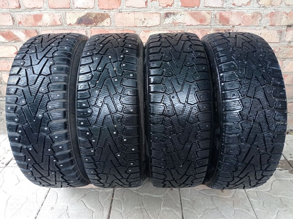 Резина зима,шипы.R16/215/60 PIRELLI