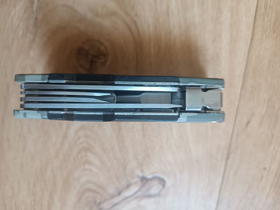 Продам мультитул пиксель Traveler