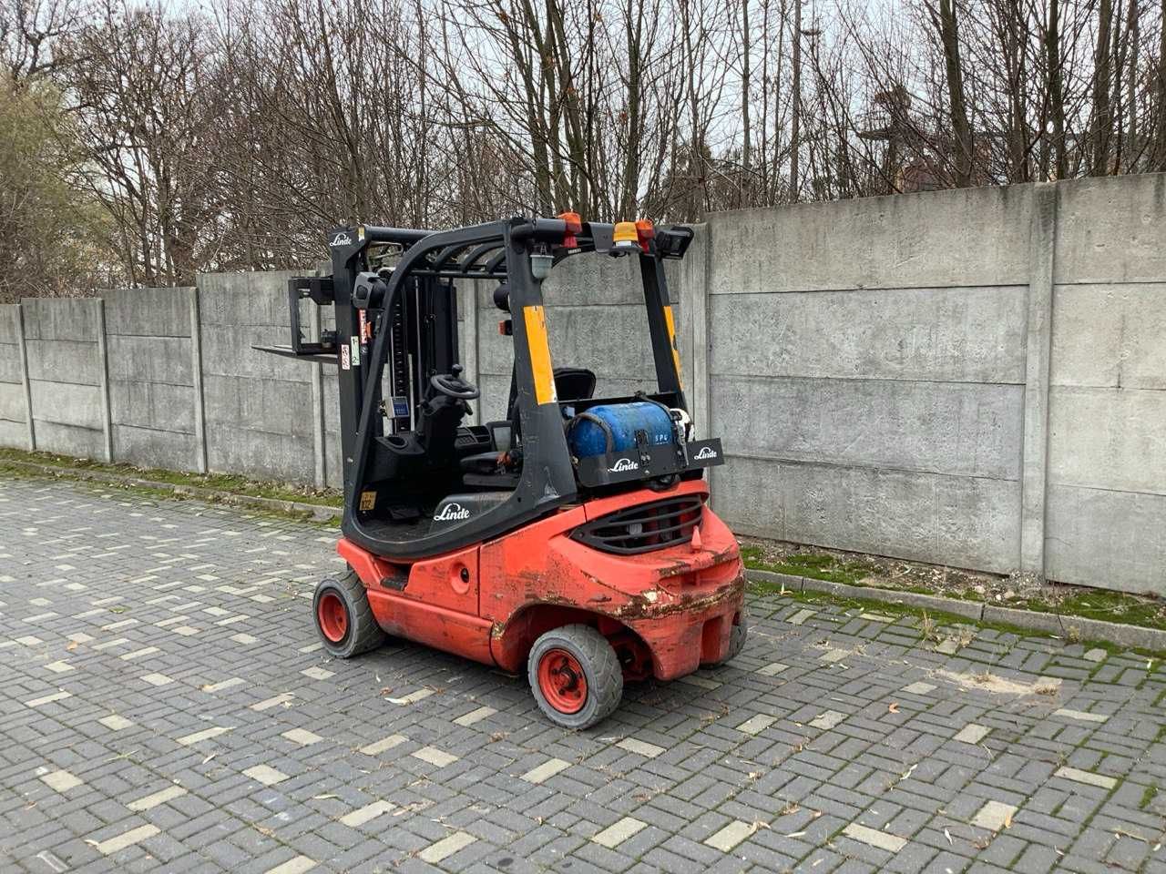 Gazowy wózek widłowy Linde H20T-04, triplex, 2017r, 4 sekcje.