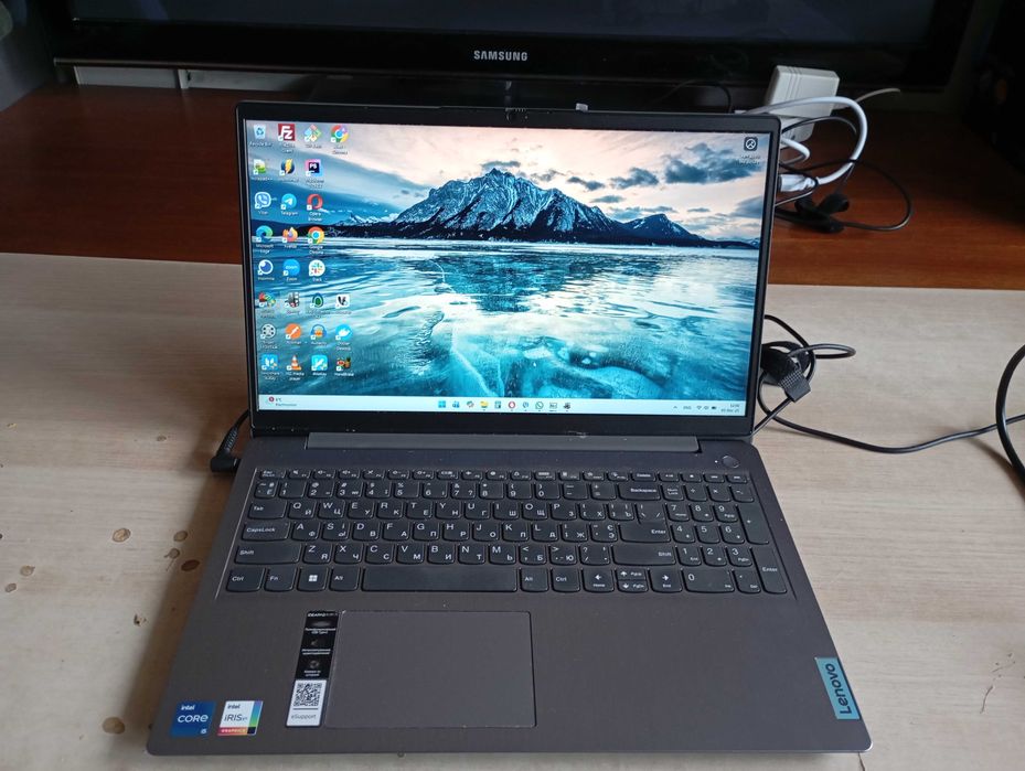 Lenovo IdeaPad 3 15.6 Full HD/intel i5 1235u/12 gb RAM/512 ssd