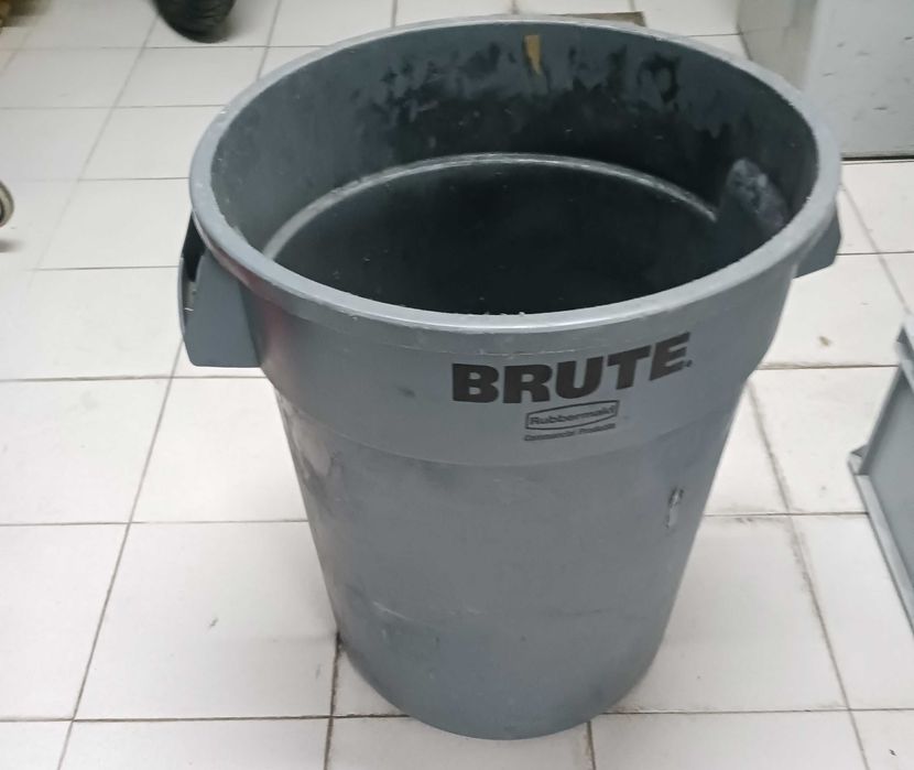 Caixote de lixo de 120 lts com pegas