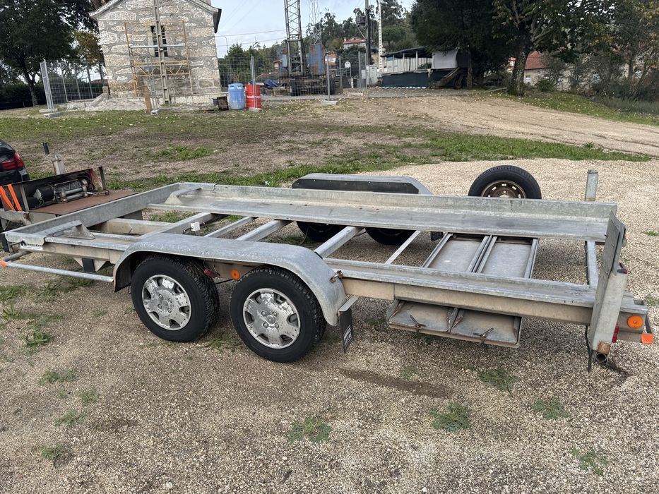 Atrelado/ reboque porta carros