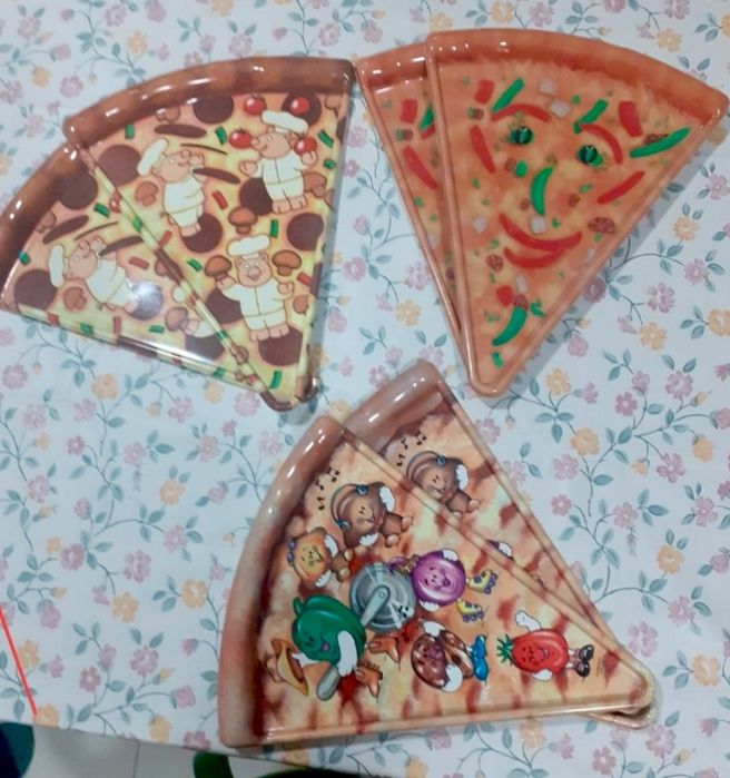 Pratos de fatias de pizza - Deborah Mallow