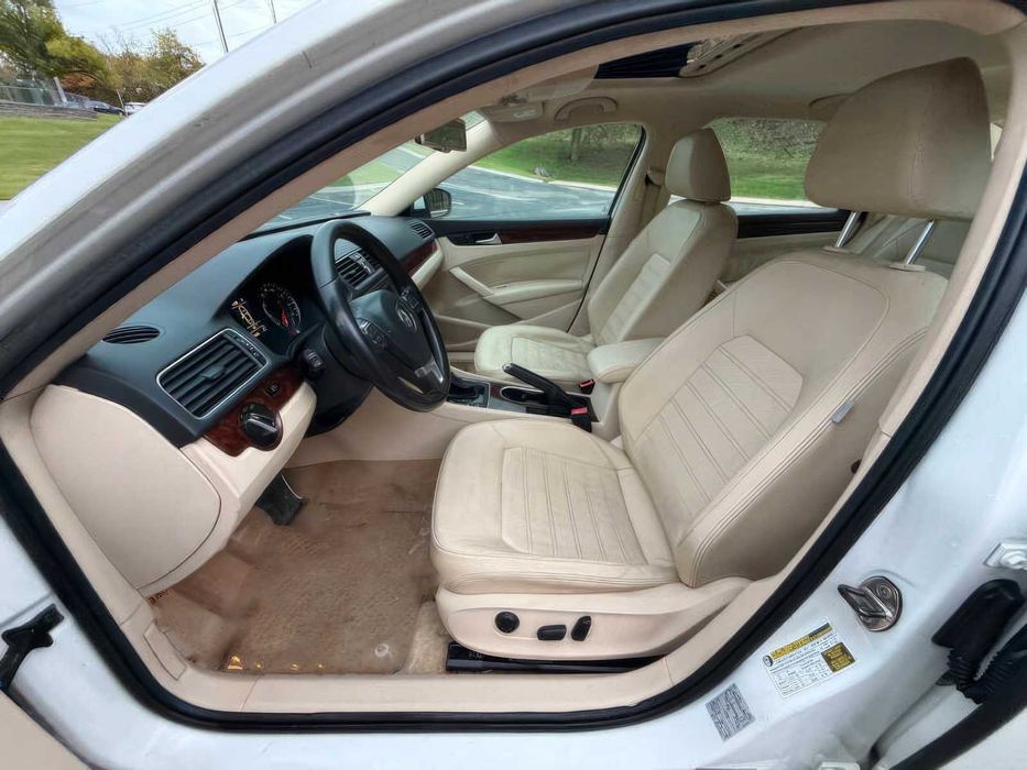 Volkswagen Passat SEL Premium      2013