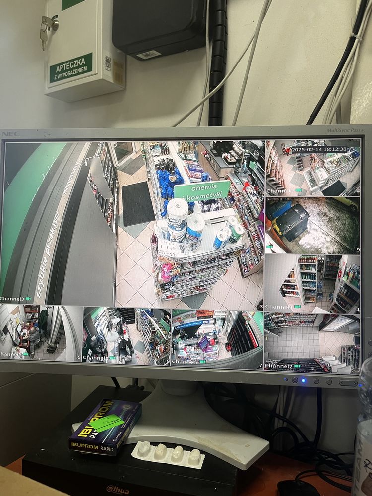8 sztuk kamer + 1 kamera 360’ z alamem + łączenia, dysk, telewizor