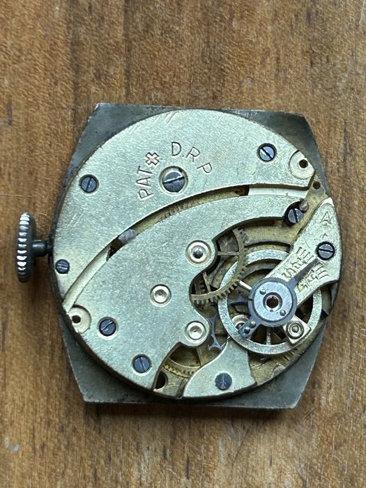 Zegarek mechaniczny nakrecany