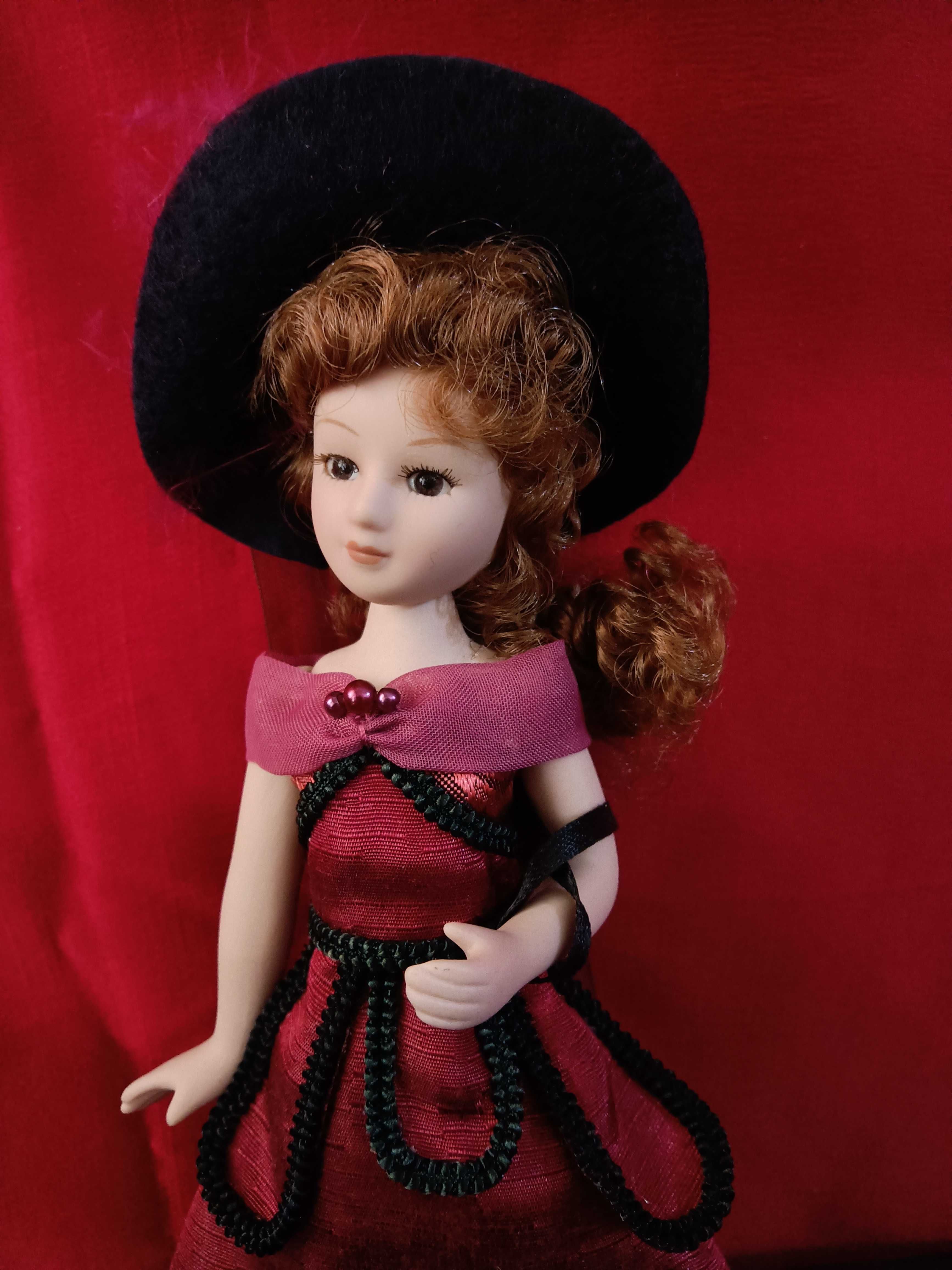 Bonecos em trajes regionais