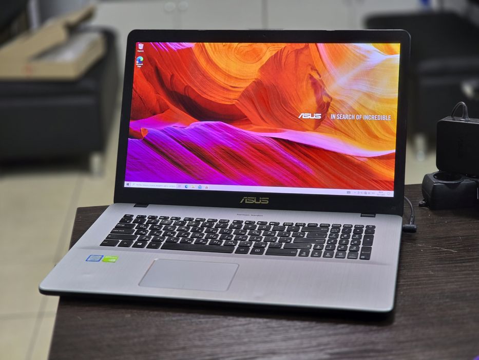 Ноутбук 17.3" Full HD Core i7 MX150