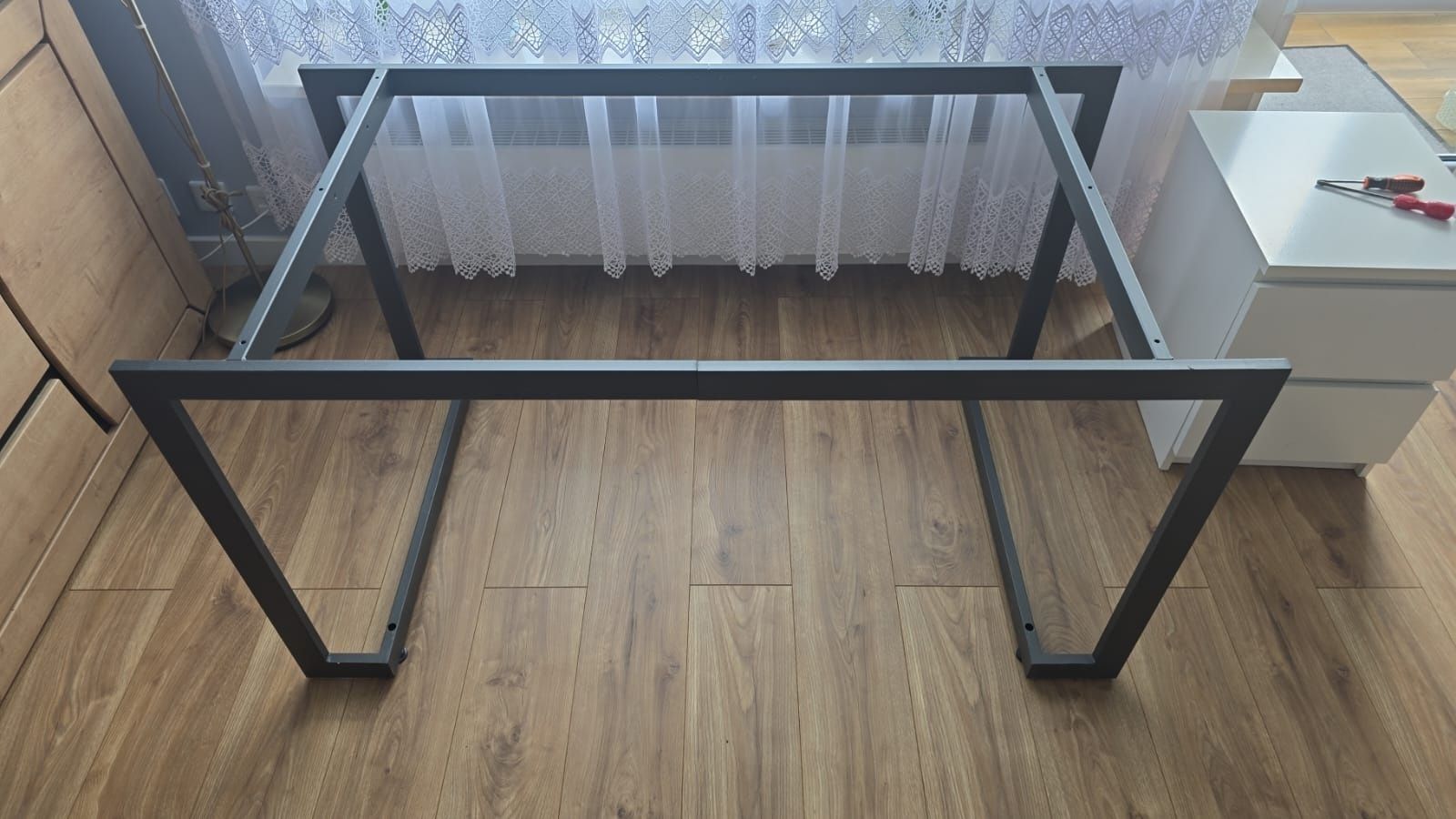 Metalowa rama od stołu