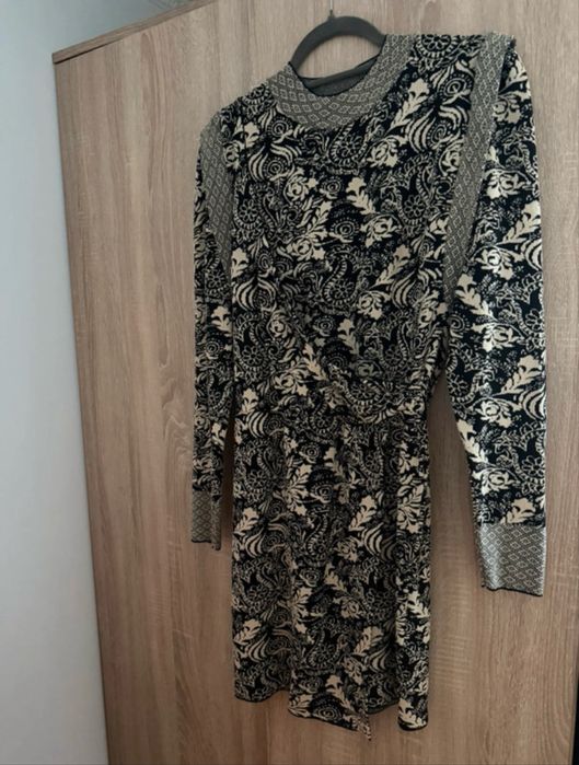 Zara sukienka jesienno -zimowa beżowo- czarna L