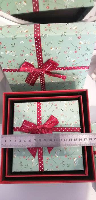 Продам подарункові коробки