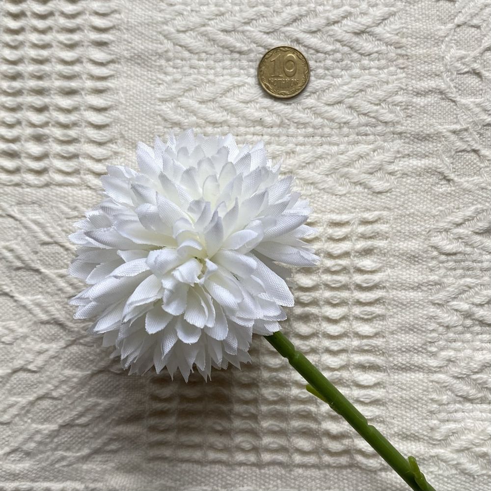 цветок искусственный белый пушистый