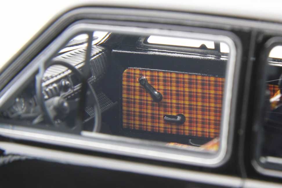 Model 1:18 Laudoracing-Model Fiat 126 Personal 4 Black 1978 LM167B