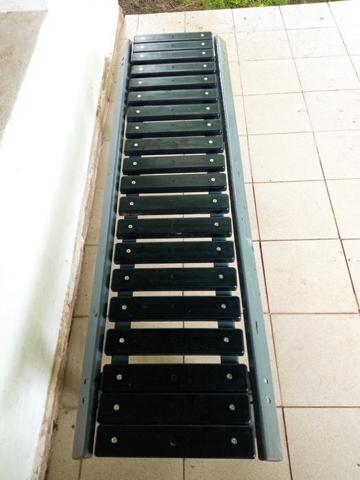 Продам лавочку у двір