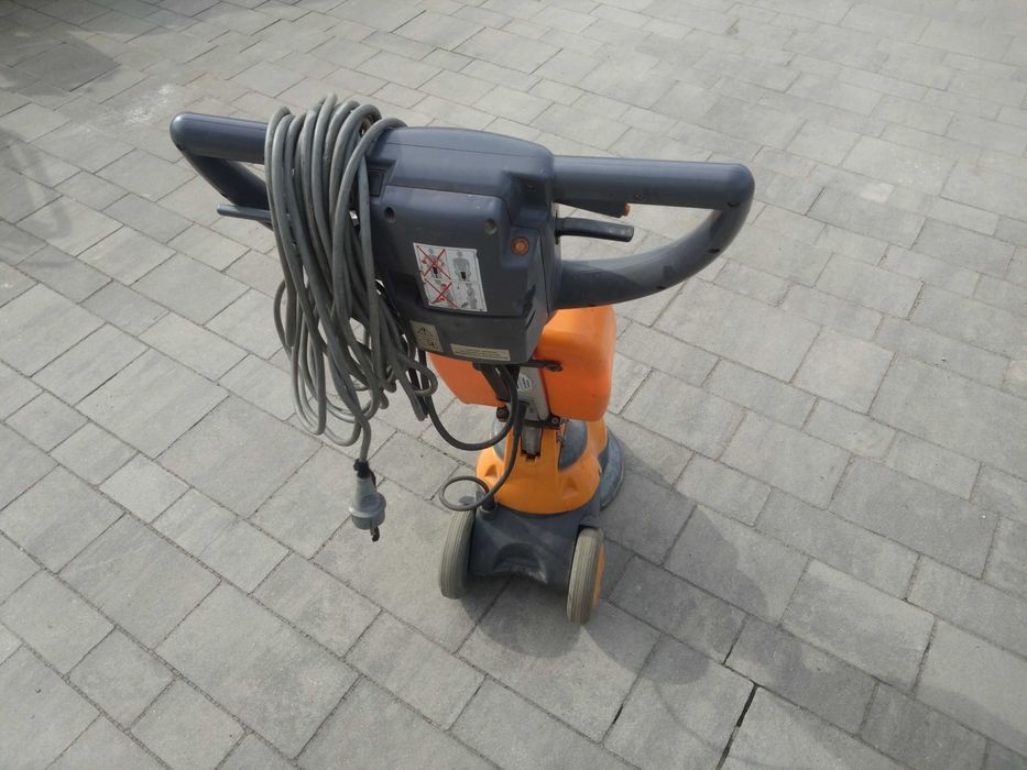 Polerka szorowarka ze zbiornikiem TASKI 28 EM