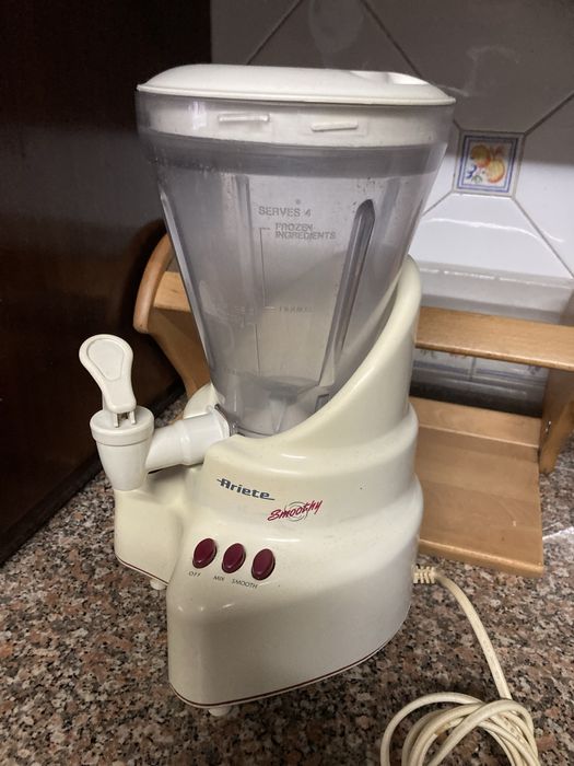 Picadora com copo misturador Ariete em bom estado