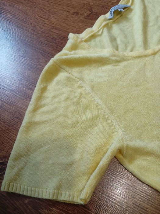Żółty sweterek z krótkim rekawem
