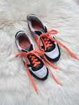 czarno-białe buty sportowe adidasy lekkie zamszowe neon Cropp 36