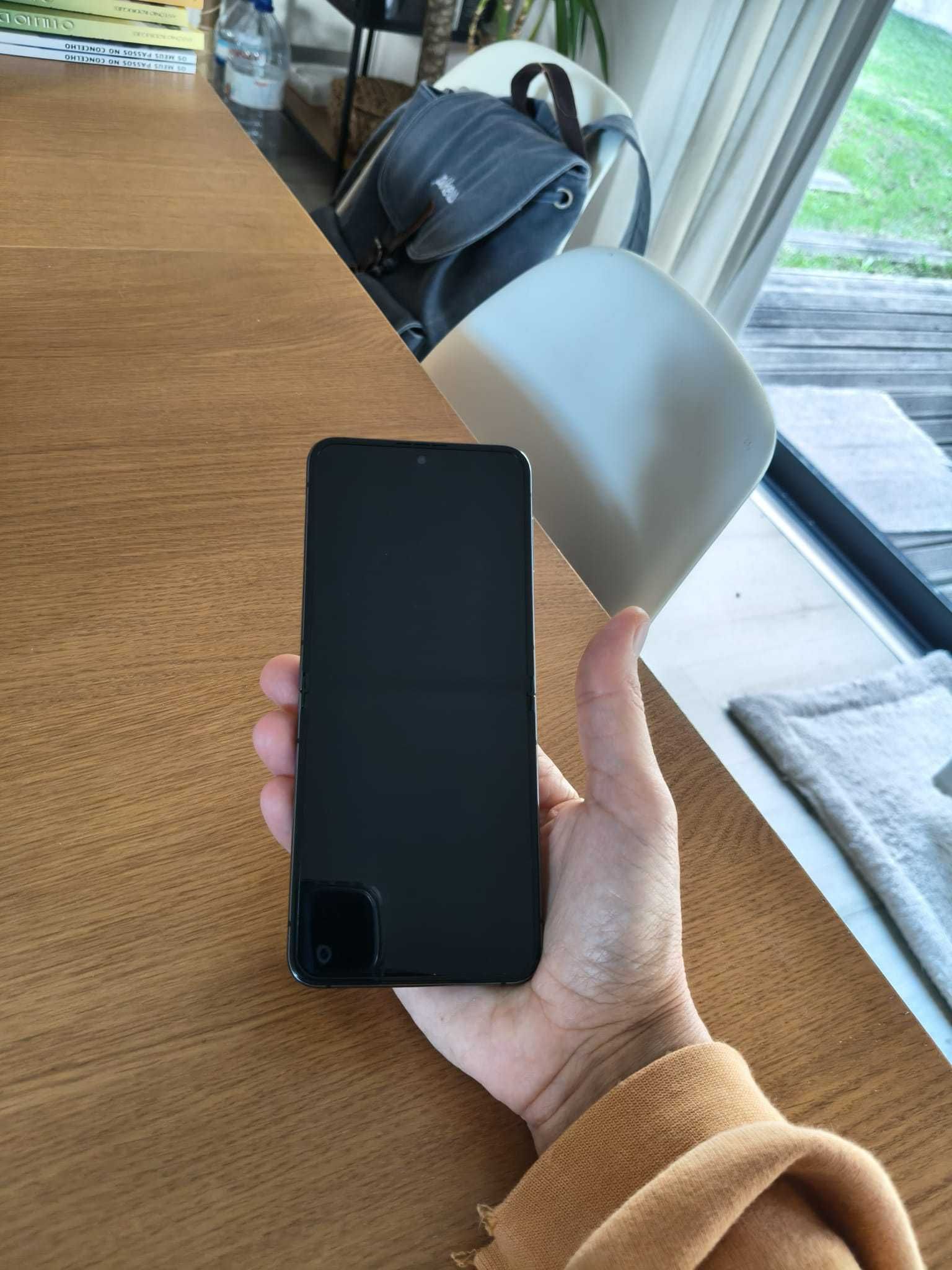 Samsung Galaxy Z Flip 5 (praticamente novo)