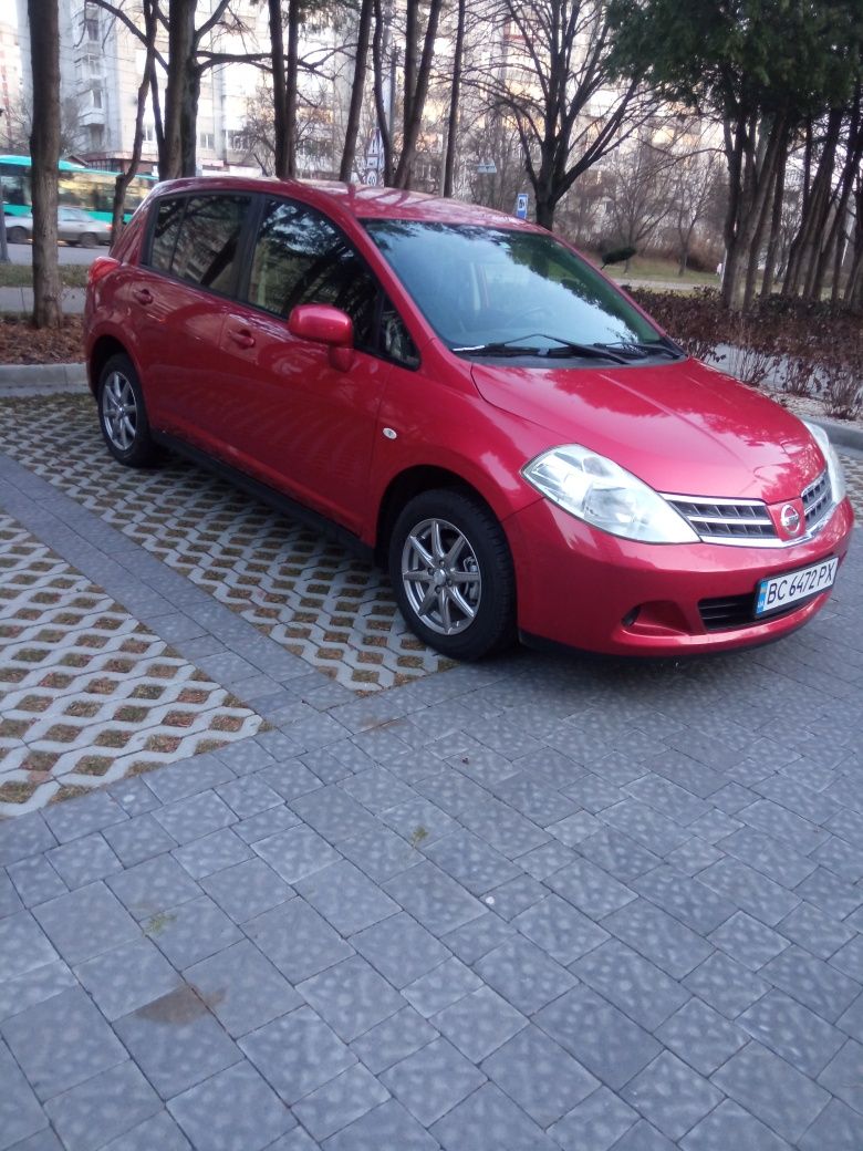 Nissan TIIDA 2012