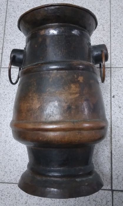 Jarrão em cobre martelado