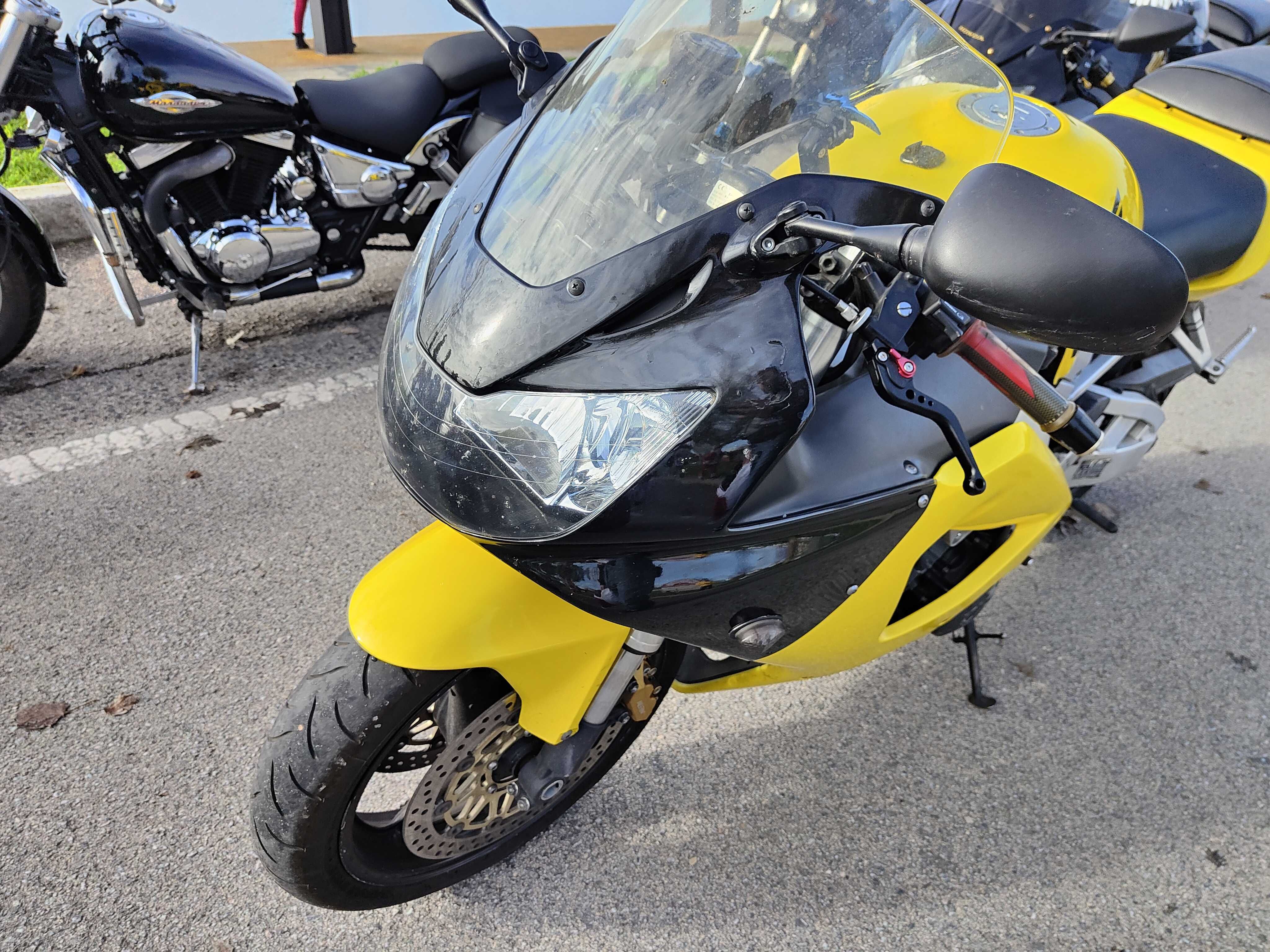 Vendo ou troco Honda 929RR