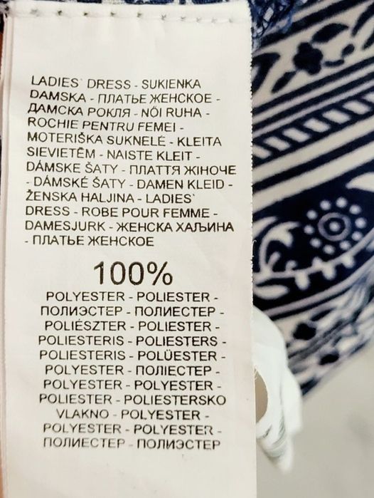 Sukienka boho w drobne kwiaty rękaw ¾ chwosty