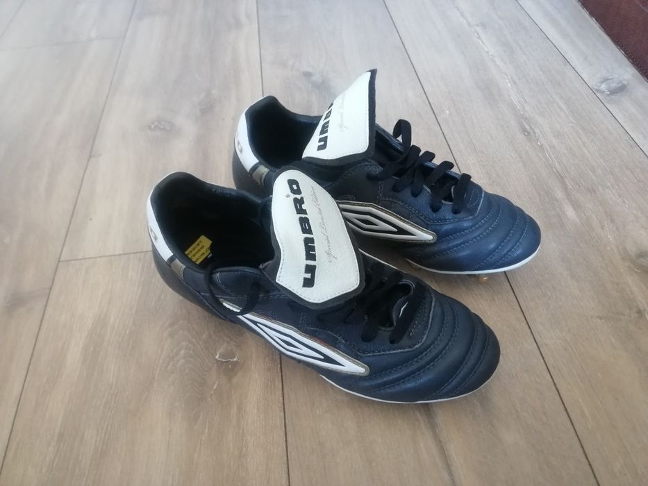 Korki piłkarskie UMBRO wkręty rozm. 41,5