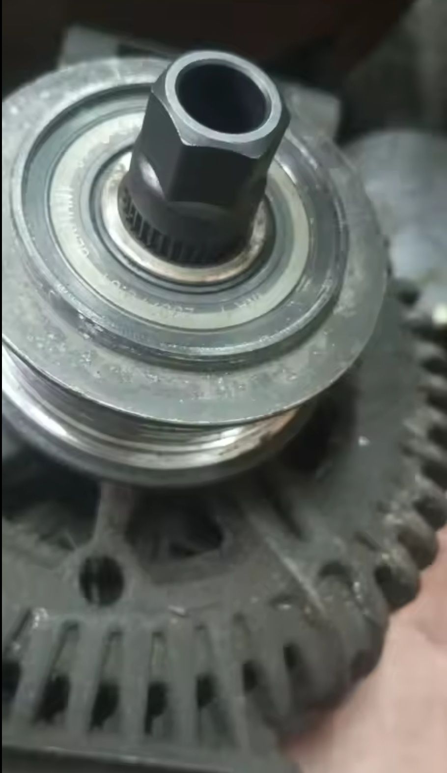 Ferramenta remoção polia alternador.