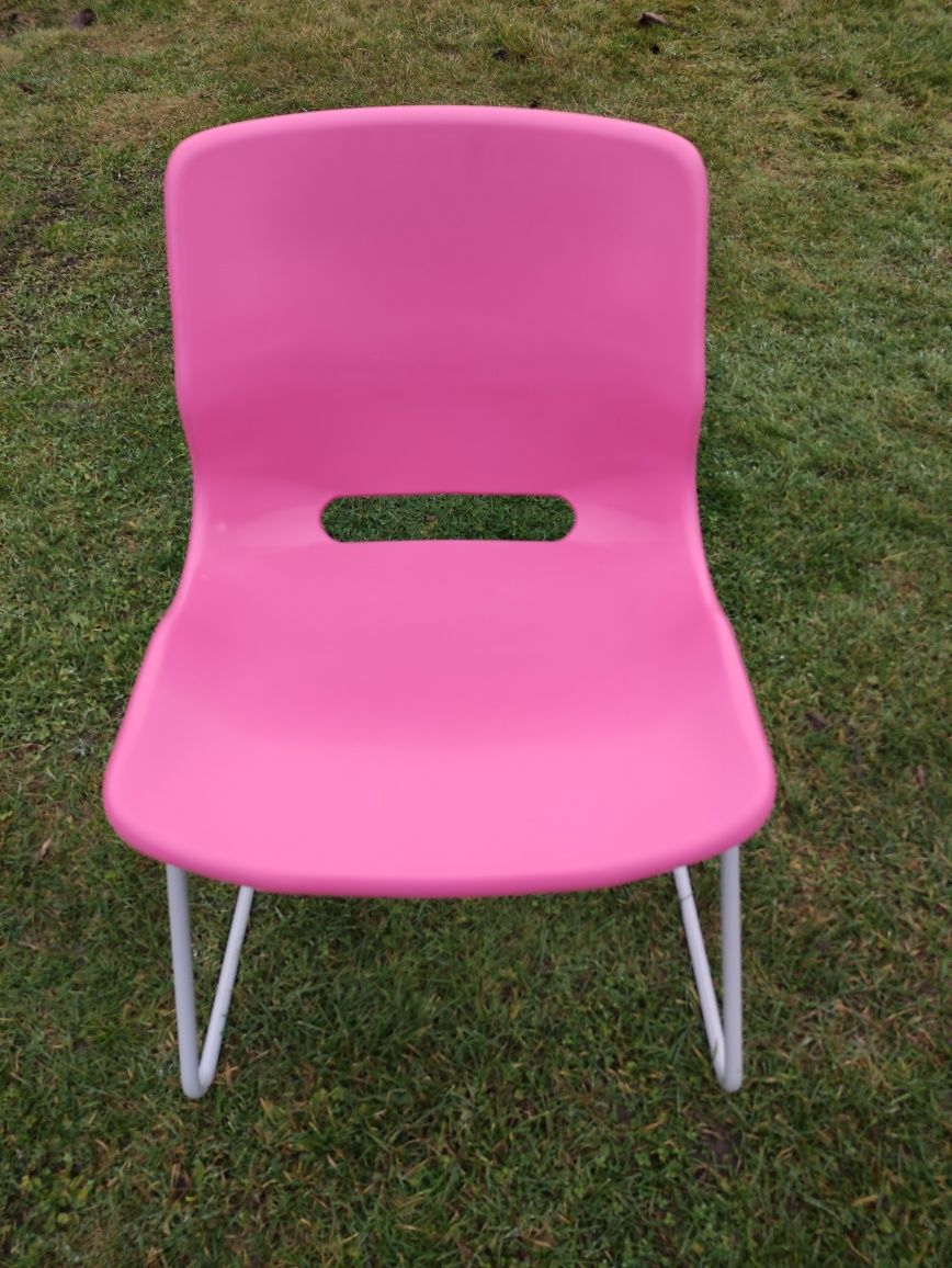 Plastikowe różowe krzesło / krzesełko biurkowe