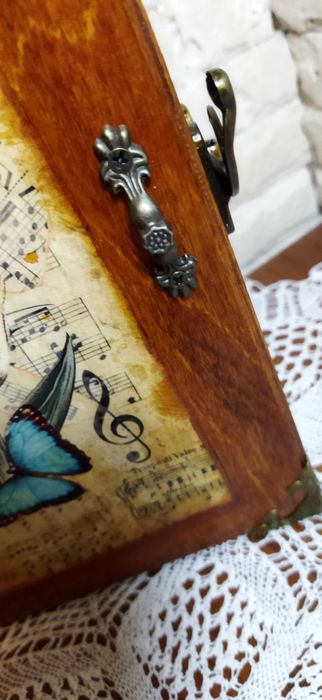 Ключница книга из дерева "Дарю тебе сердце"