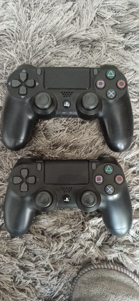PS4  com 2 comandos   4 jogos