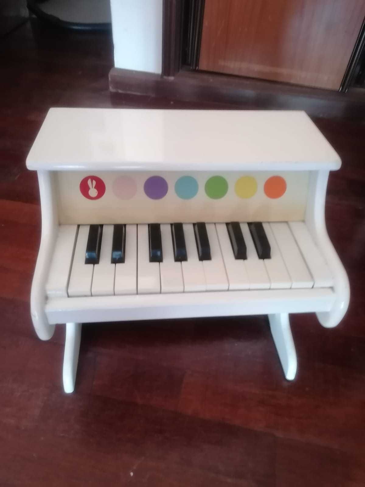 Piano de confete Janod para crianças