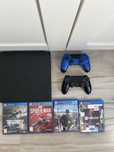 Konsola PS4 PlayStation 4 Slim, 2 pady, 4 gry