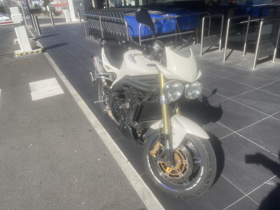 Triumph speed triple 1050
