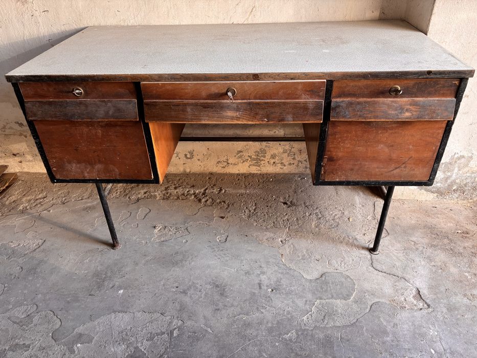 Biurko drewniane z mennicy