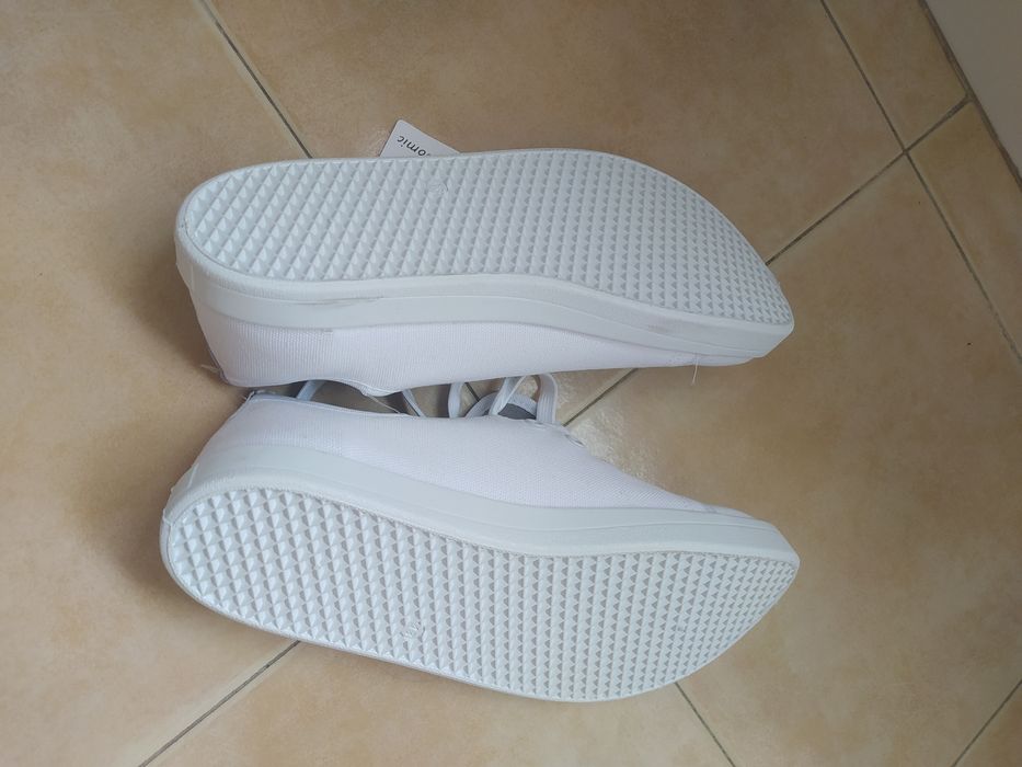 Sapatilhas brancas barefoot