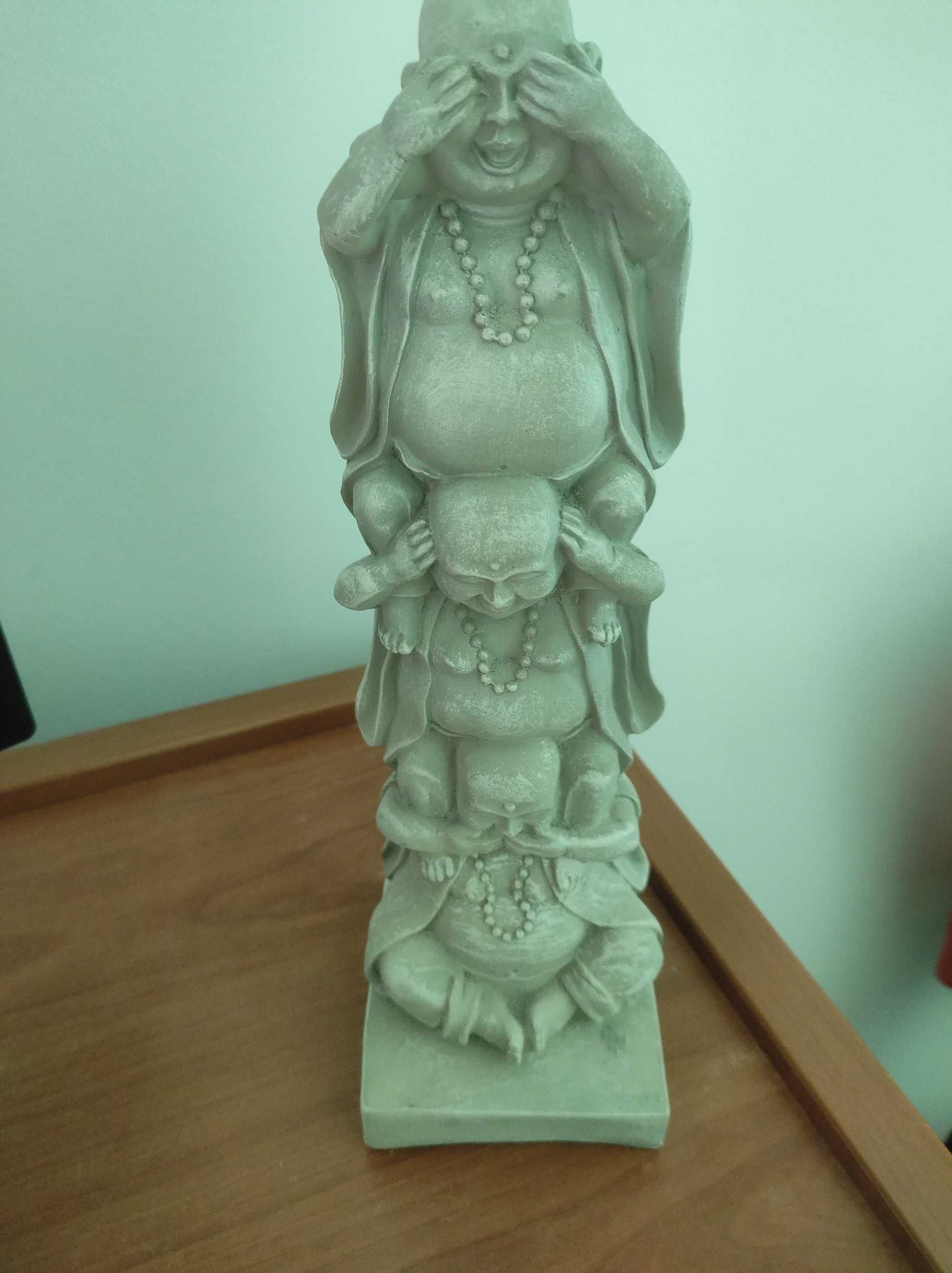 Estatueta de três monges
