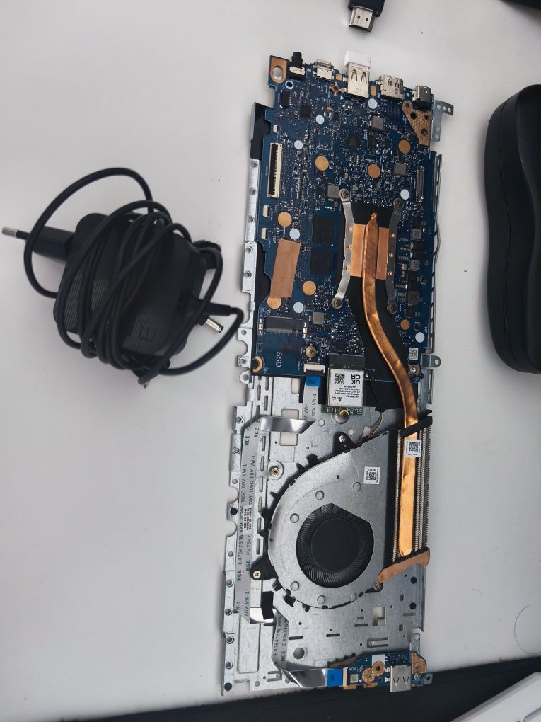 Portátil Sem Chassi - Motherboard Completa com Componentes Integrados