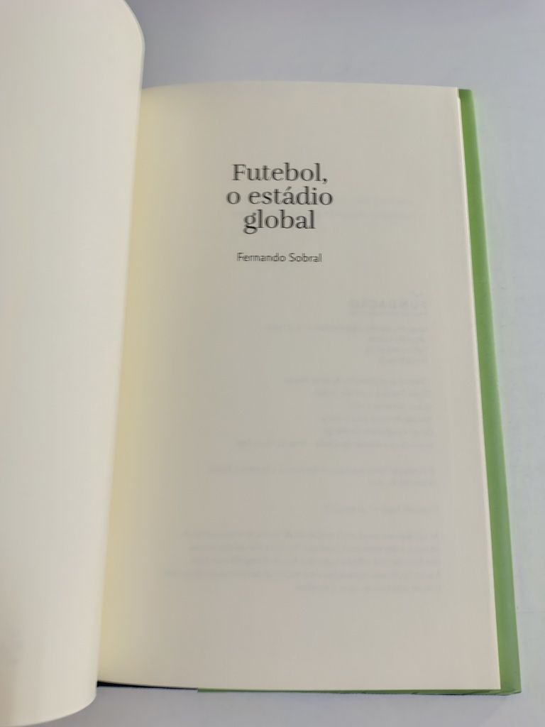 Futebol, o estádio global, de Fernando Sobral