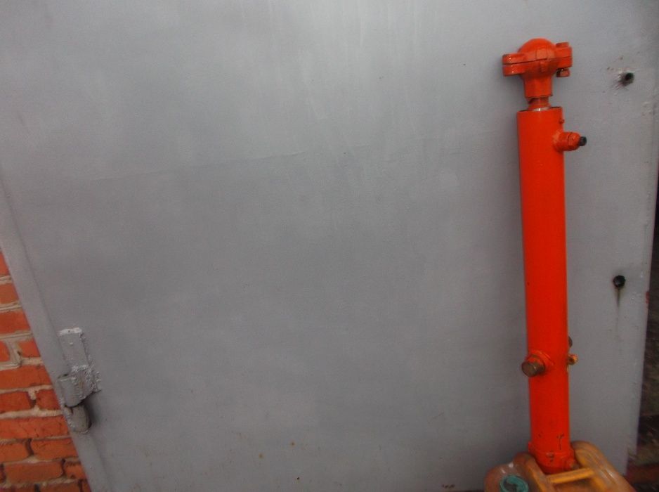 гидроцилиндр выноса тяговой рамы ДЗ.143