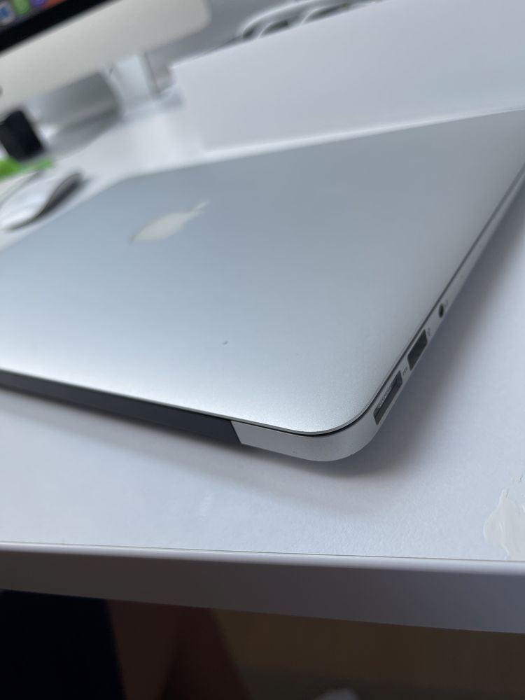 Macbook Air 13'' 2016 i5 8Gb RAM 128Gb SSD 391 cykli