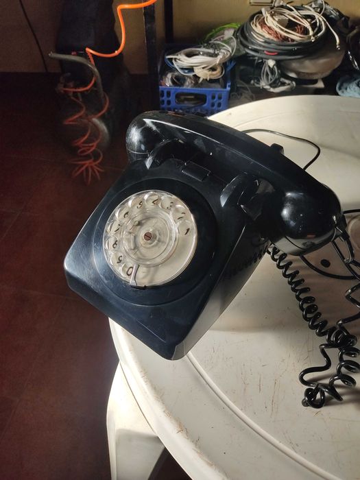 Telefone antigo de disco rotativo