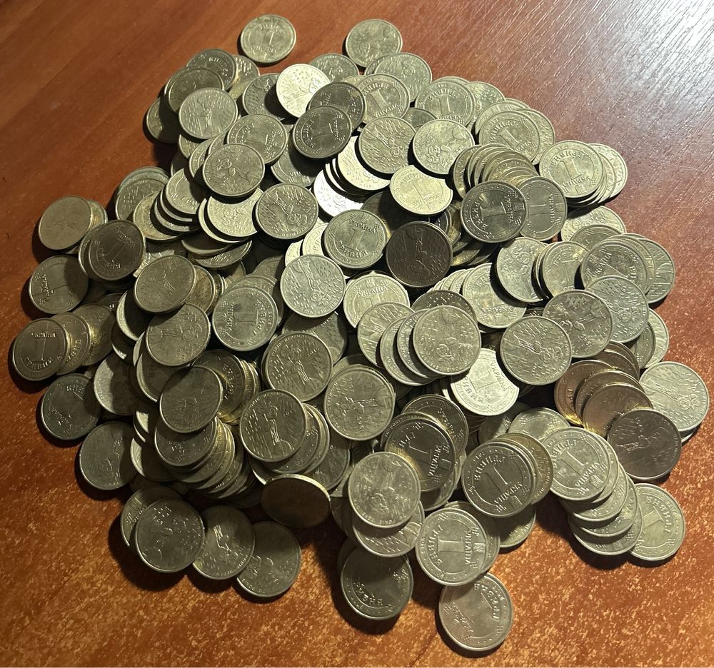 Юбилейные монеты Украины 1 гривна солдаты,65 лет победы,маки-543 шт.