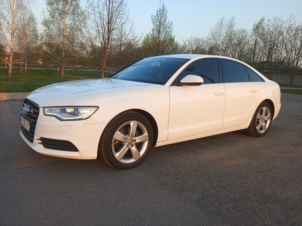 Продам свое авто Официал AUDI A6 2012год.в идеальн.сост.без подкрасов!