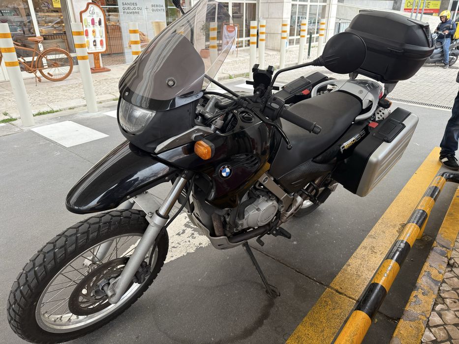 Motociclo BMW F650 GS de 2002, com malas. Bem quidada, com 38 mil km.