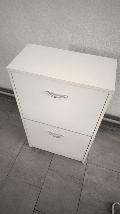 Móvel sapateira branca usada