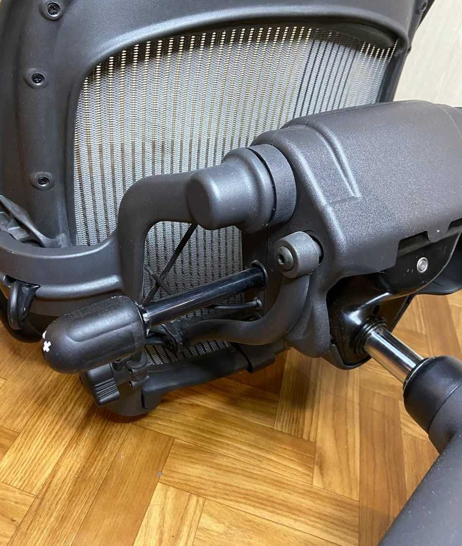 Кресло Herman Miller Aeron