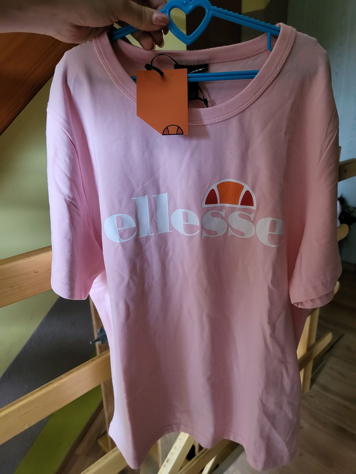 Bluzka t-shirt firmy ellesse w rozmiarze 44 NOWA
