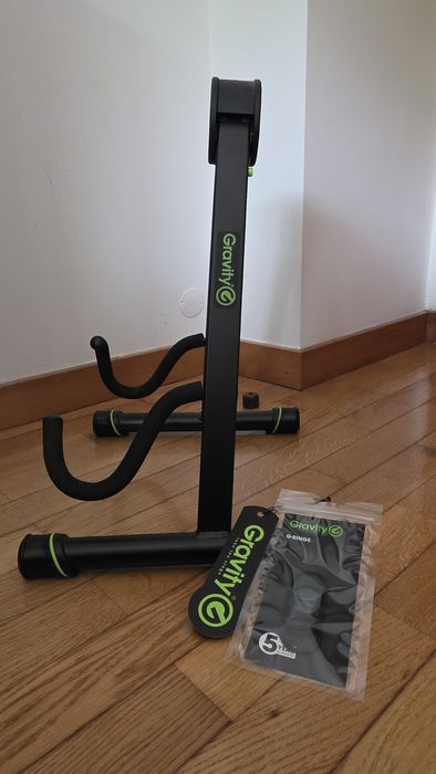 Guitarra Fender com Amplificador, Suporte e Acessórios